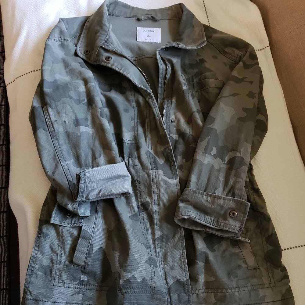 Old Navy Women's camo print twill jacket